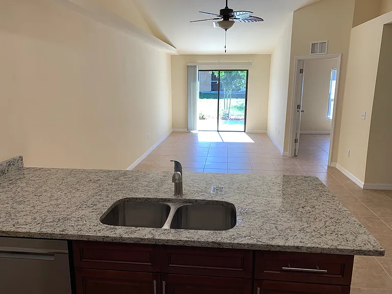 3827 SW 8th Ct — Photo 6