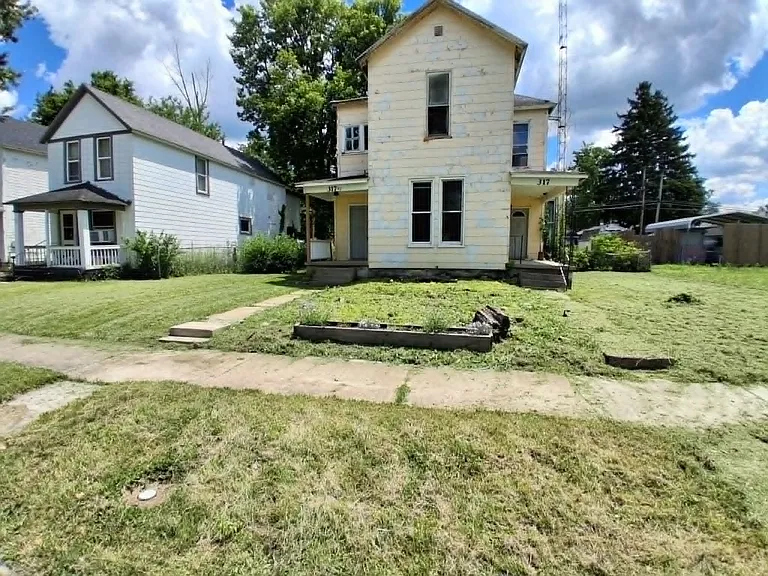 317 SW 3rd St — Photo 3