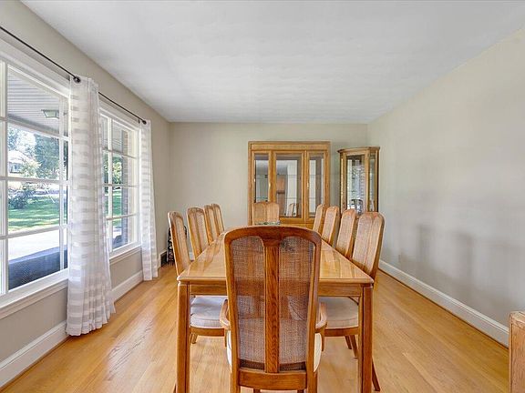 4th image of 45 Woodbriar Ct