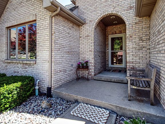 2nd image of 736 River Bluff Dr