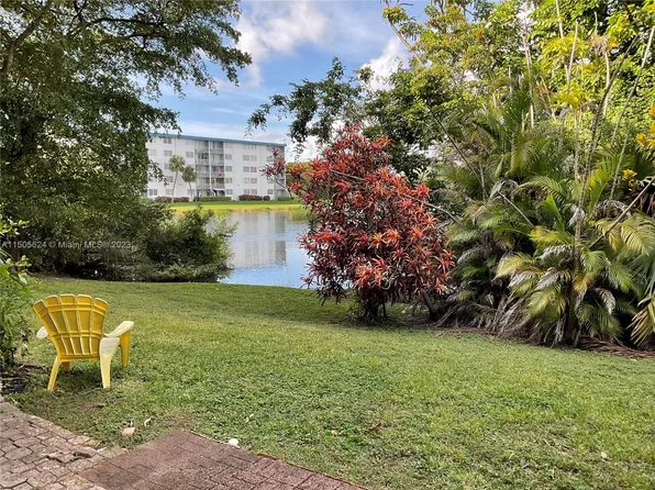 8775 Park Blvd APT 122, Miami, FL 33172