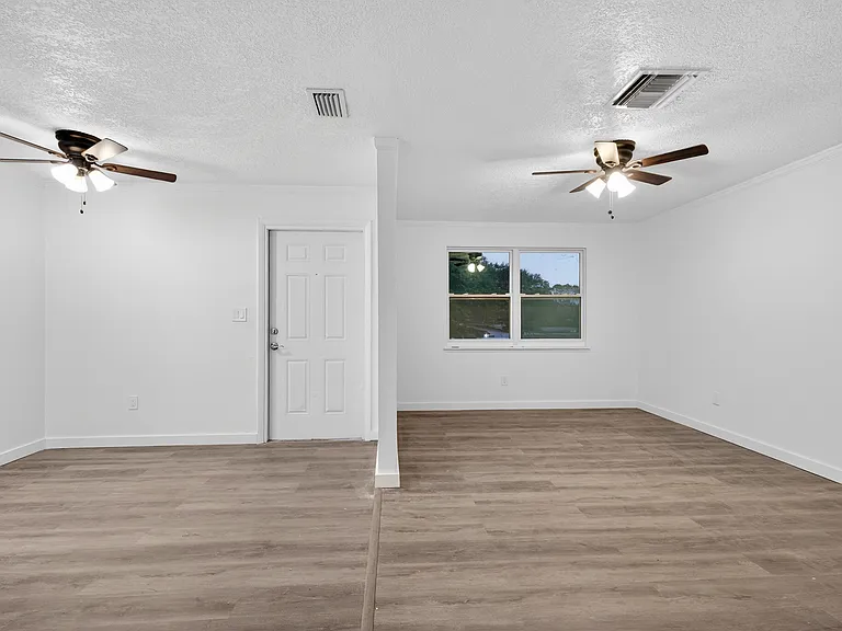 321 SE Blvd N #2 — Photo 16