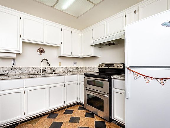 4th image of 2736 Hurley Way