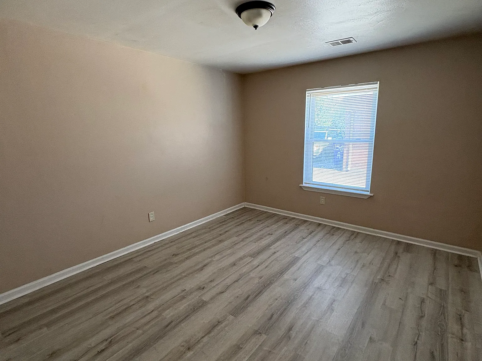2 bed, $1,400 — Photo 2
