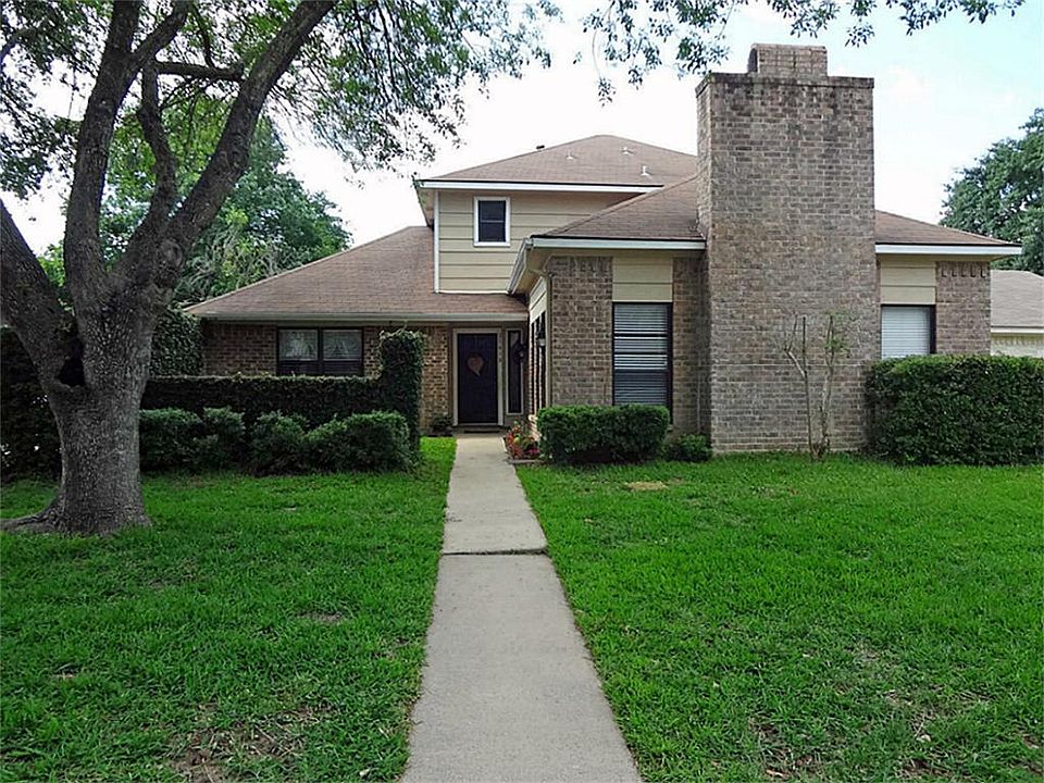 Great 2-story in established Memorial Parkway