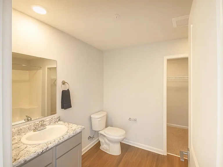 Sunspring Apartments — Photo 14