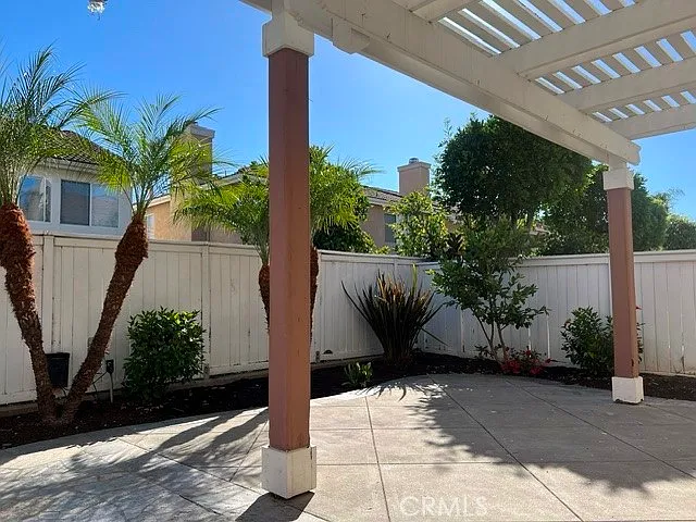 28 Granada — Photo 7