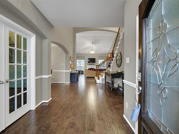 A grand entrance through the front door reveals exquisite wood laminate flooring found throughout the lower level of this spacious floorplan.
