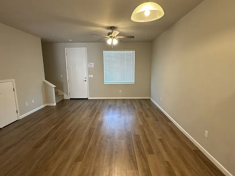 505 S Summit St #101-104 — Photo 4