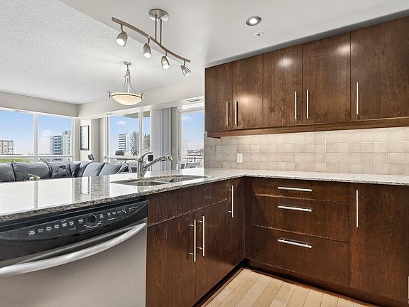 3rd image of 10046 117th St NW #604