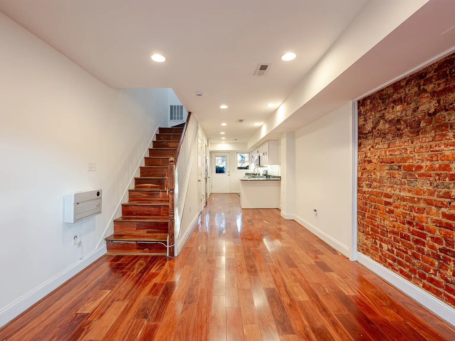2 bed, 2.5 bath, 800 sqft, $2,800 — Photo 2