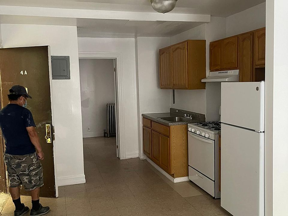 2nd image of 1443 Overing St #4A