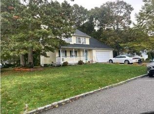 81 Washington Ave, Mastic, NY 11950