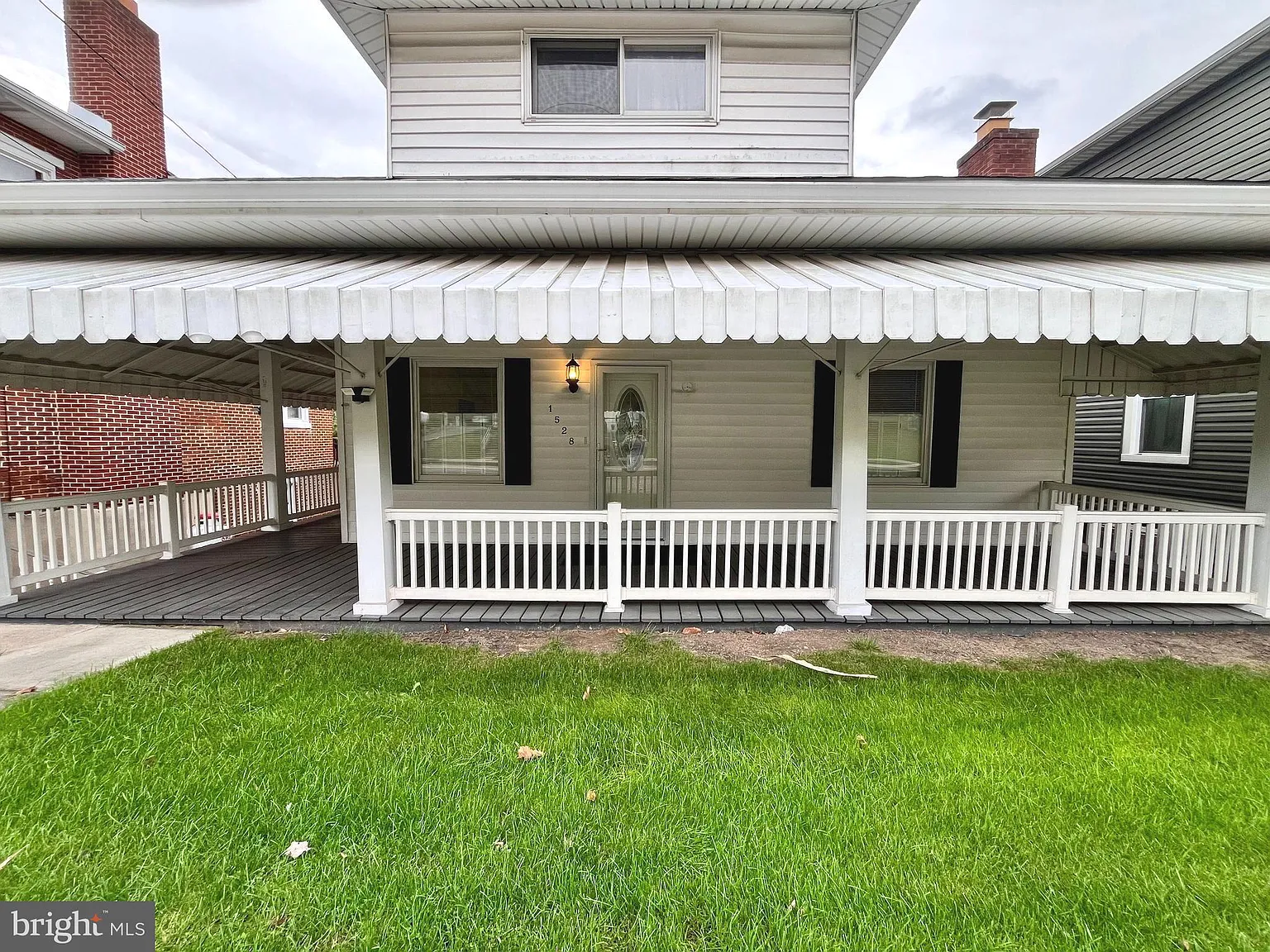 1528 E Grand Ave photo 1