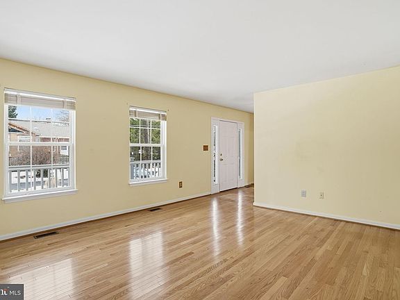 3rd image of 562 Whitney Rd