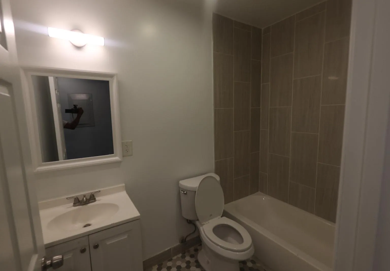 3 bed, 700 sqft, $1,850 — Photo 1
