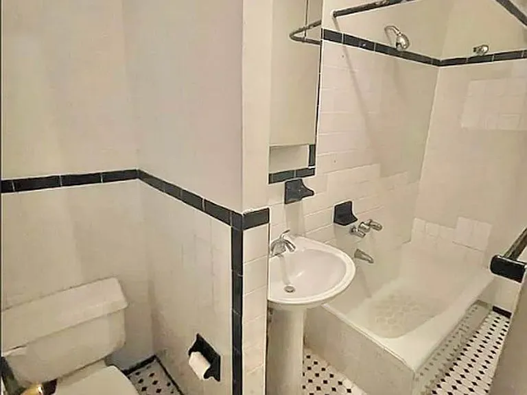 316 E 49th St #2C — Photo 3