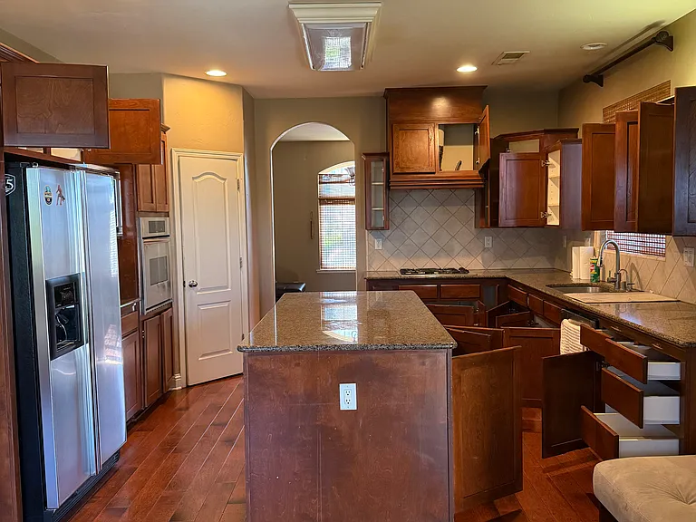 5898 N Shiraz Ave — Photo 4