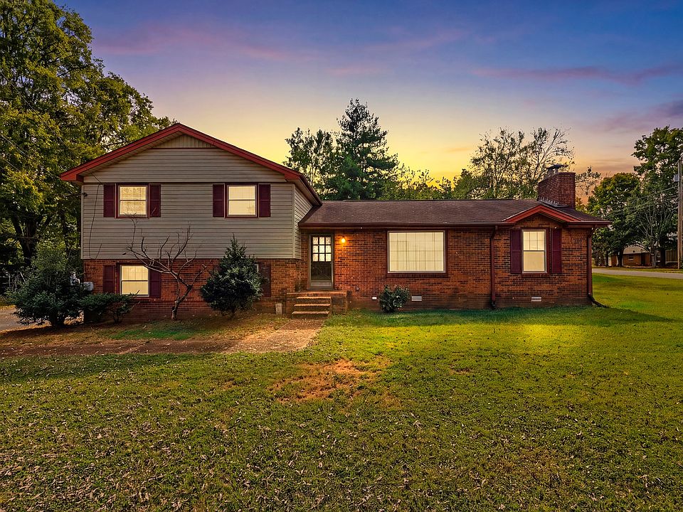 1st image of 215 Brookside Dr