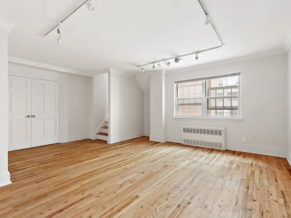 13 East 69th Street image 8 of 15