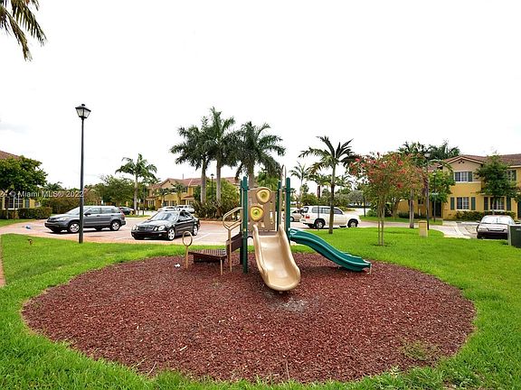4th image of 6032 SW 19th Ct #6032