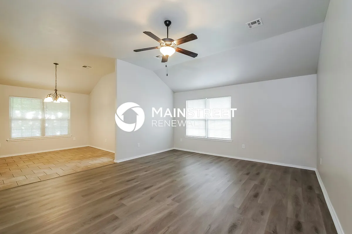 Living Room - 1338 Selborne Pl