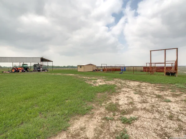 2597 E Sherrill, Kingsbury, TX 78638