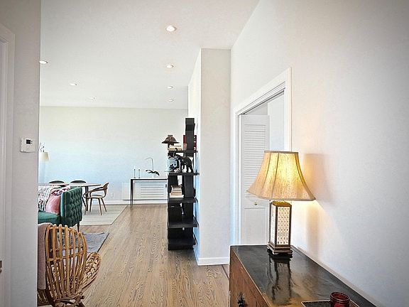 4th image of 2310 Leavenworth St APT 3