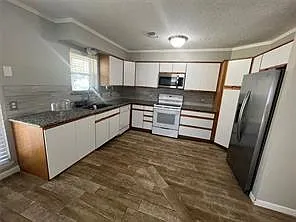16064 Holly St — Photo 9