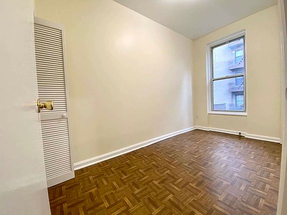 4th image of 138 W 72nd St #4D