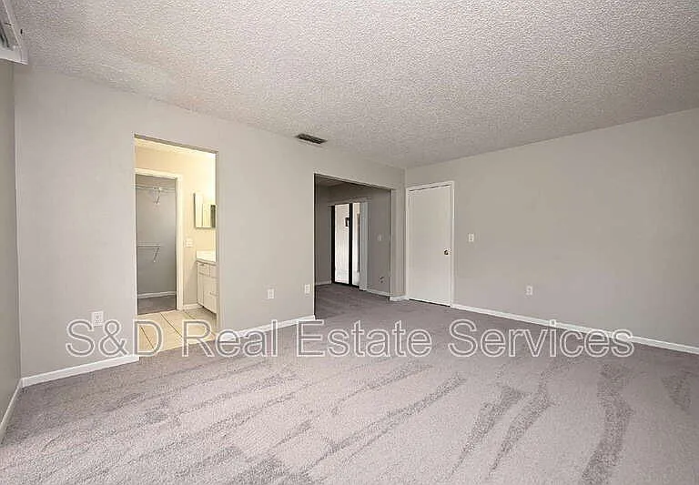 1808 Village Ct — Photo 22