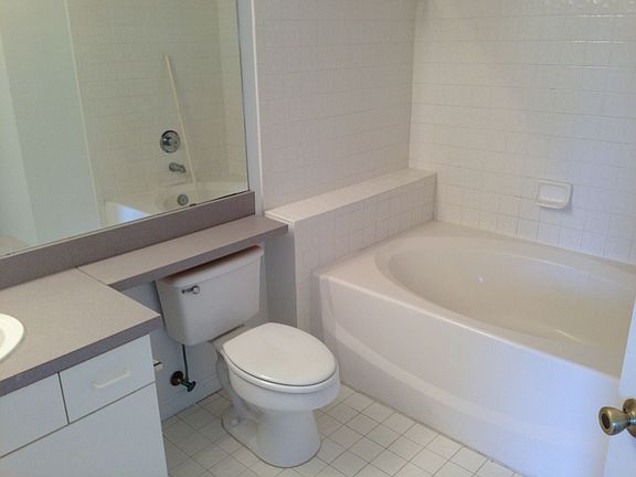 5th image of 5506 Metrowest Blvd #13-212