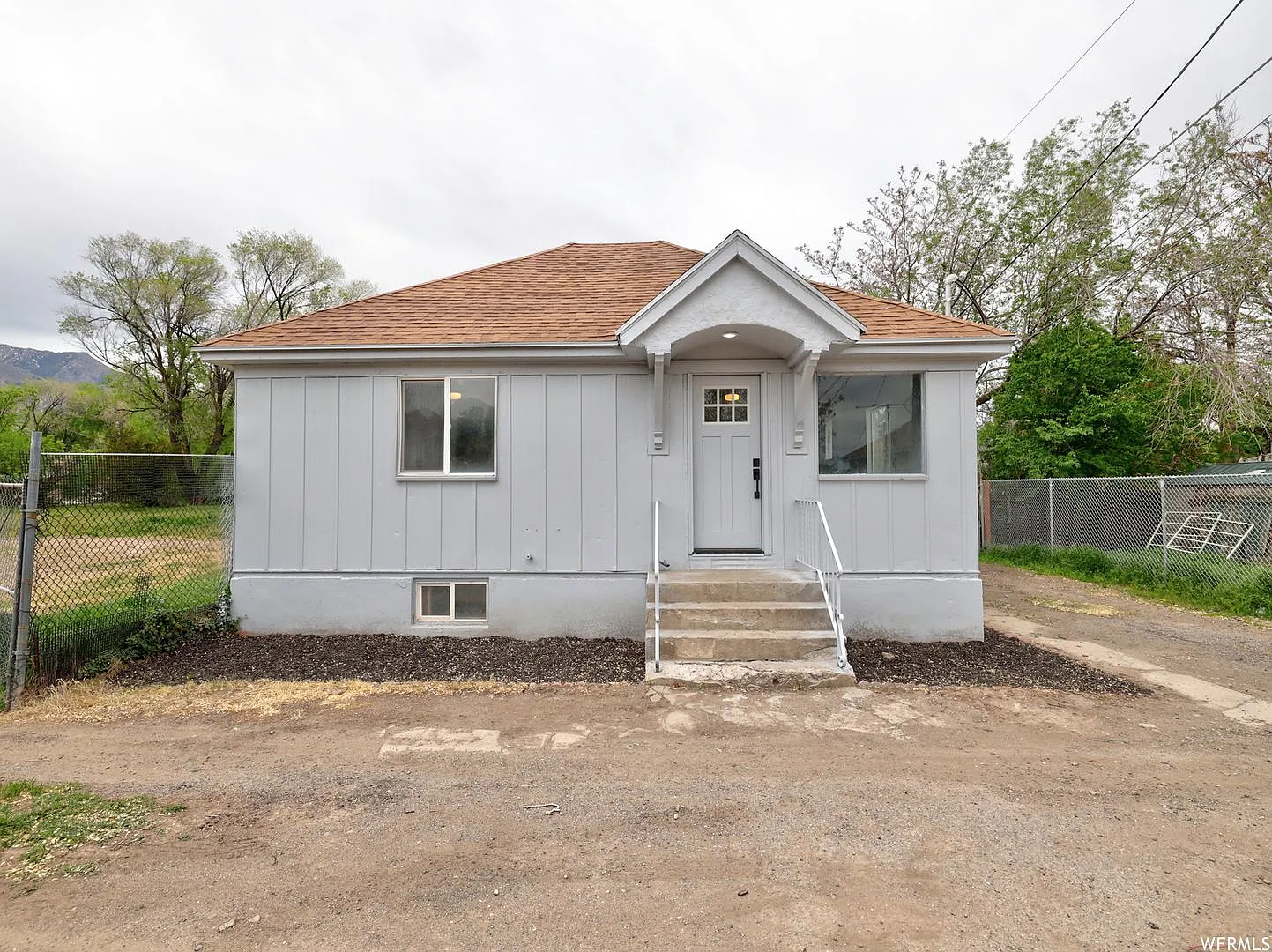 Price dropped ready to go! Don't miss out on this 3 bedroom home — Photo 1