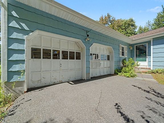 2nd image of 2 Arlyn Ln