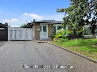 19 Flamingo Cres, Brampton, ON L6T2G4