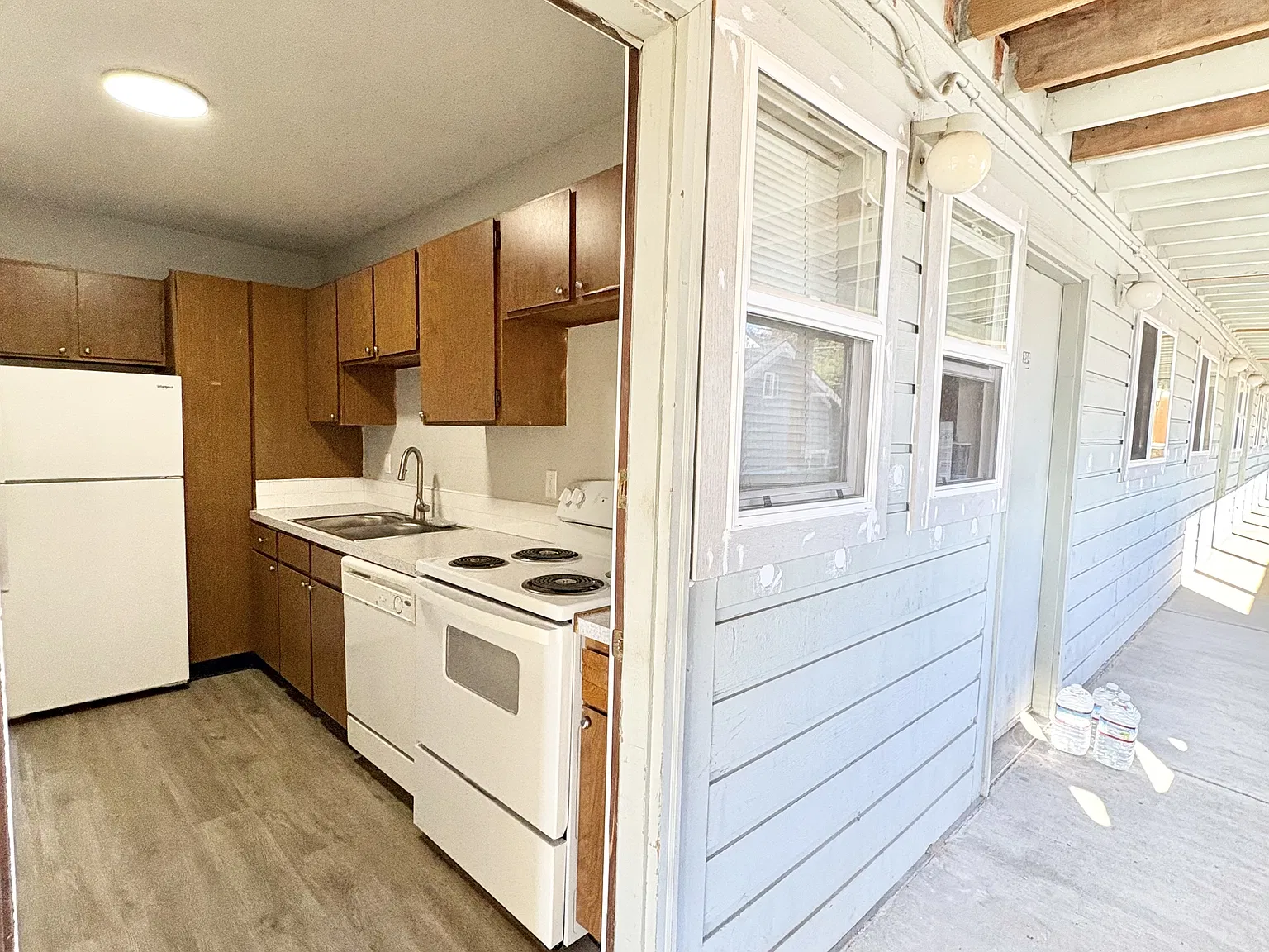 Pelican Hill Apts - 637 Pleasant Ave - 205 — Photo 4