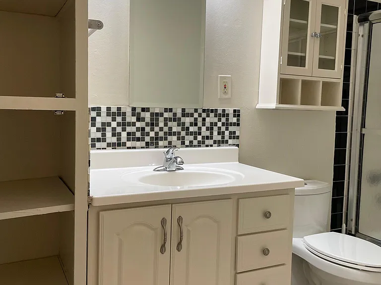 675 Middle Rd #7 — Photo 2