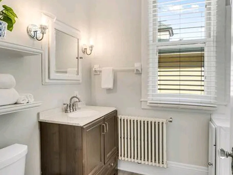 2109 Girard Ave S — Photo 16