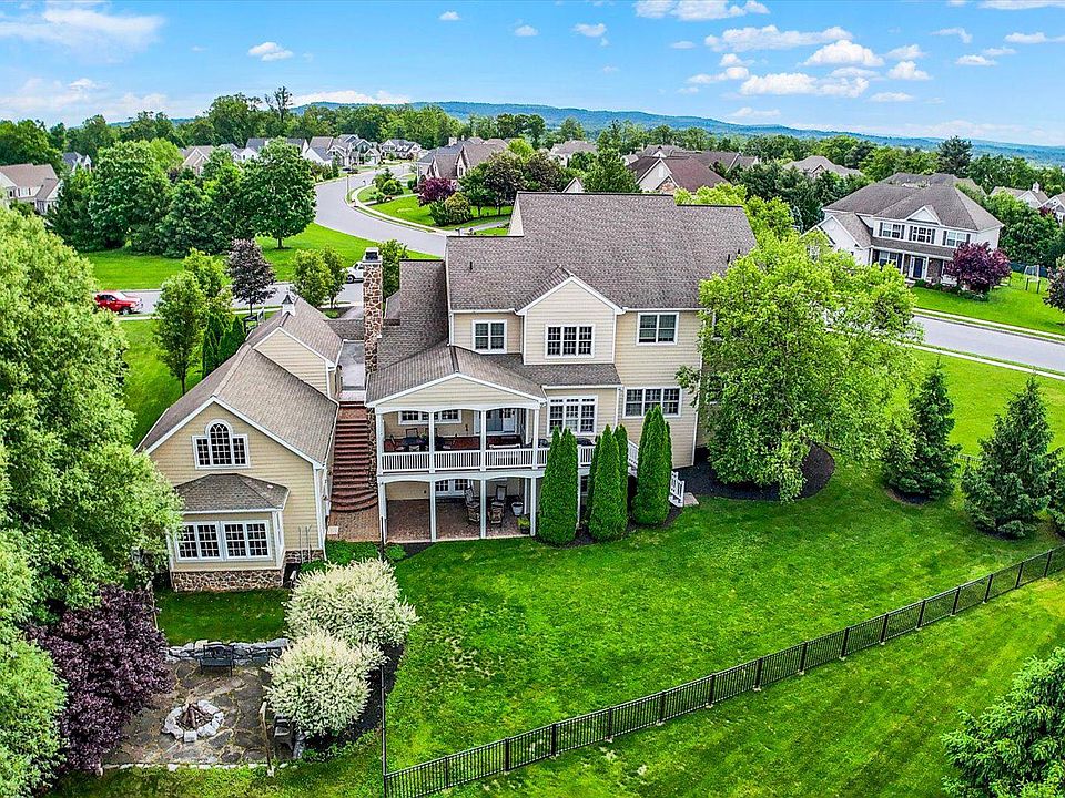 2nd image of 399 Park Cir