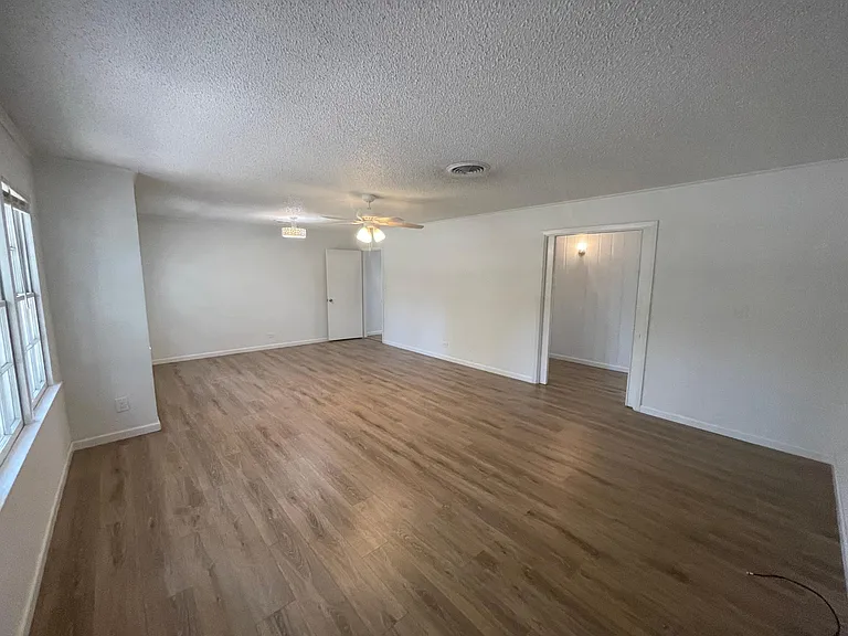 living room/dining
