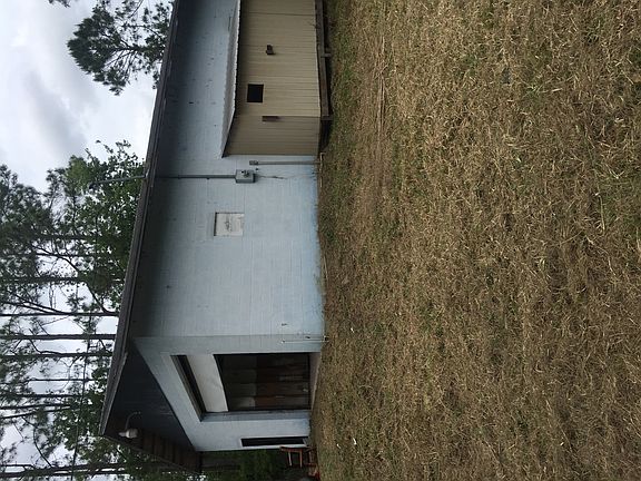 4th image of 3505 Clove Ave