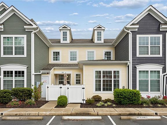 3rd image of 302 Promenade Ln