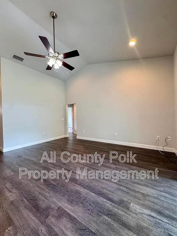 4 bed, 2.0 bath, 2250 sqft, $2,395 — Photo 3