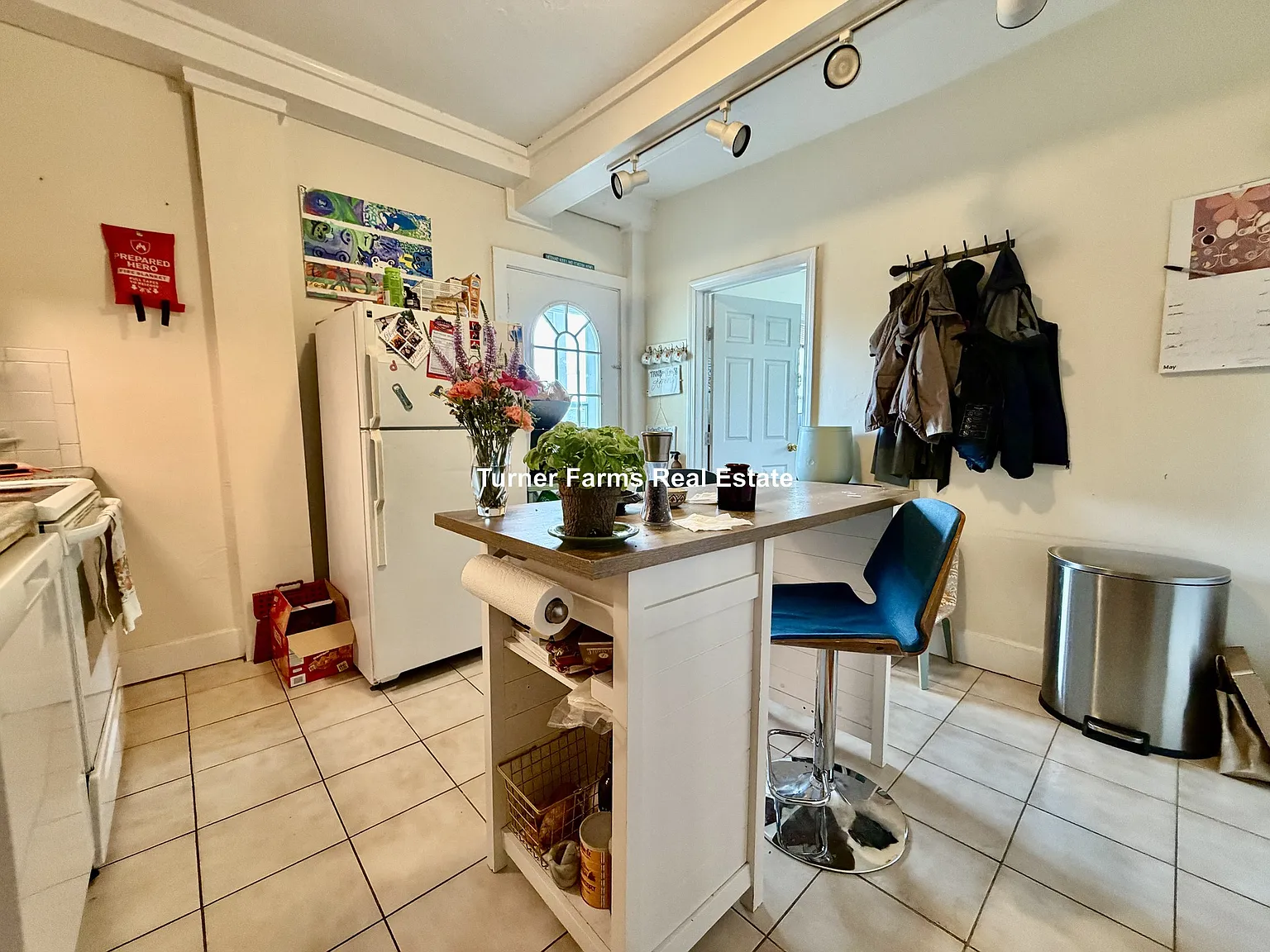 2 bed, 9999 sqft, $3,200 — Photo 1