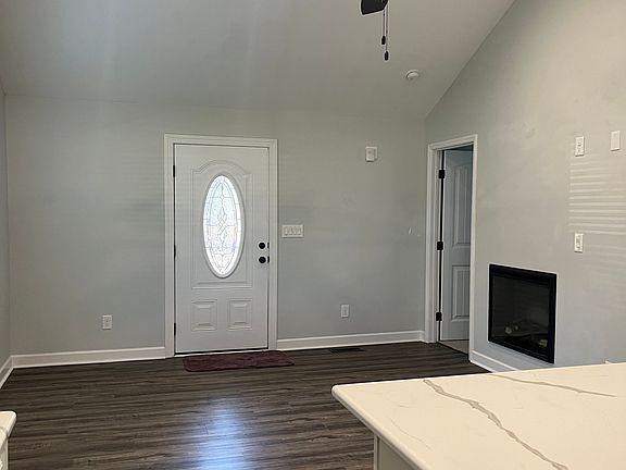 5th image of 110 Live Oak Ave