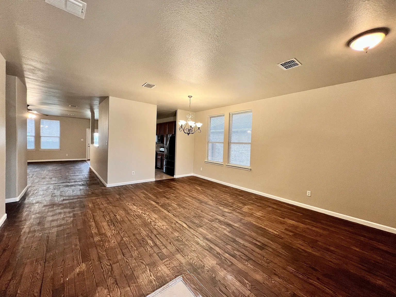 4 bed, 2205 sqft, $3,000 — Photo 2