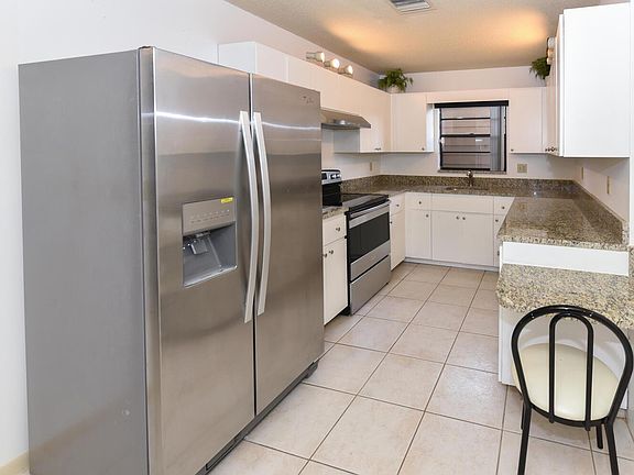 4th image of 4547 Willow Pond Ct E