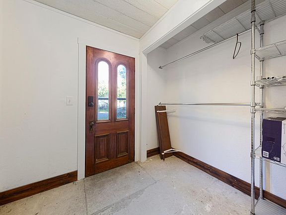 4th image of 302 S Renville St