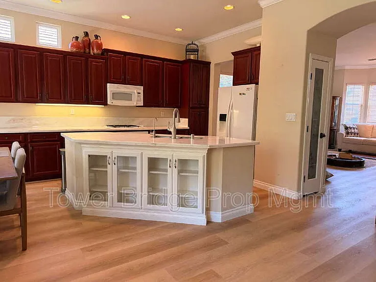 12040 Gold Pointe Ln — Photo 9