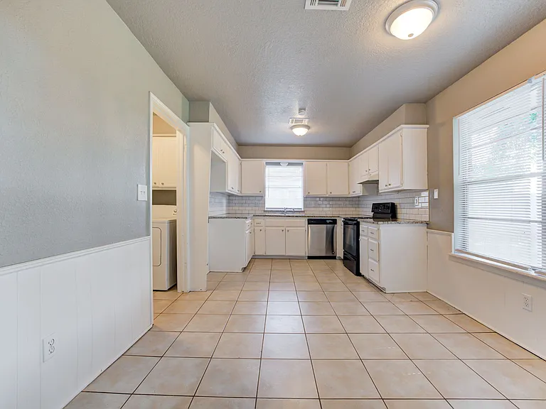 2287 Houston Ave — Photo 8